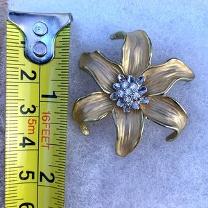 Vintage Flower brooch brooch 🌼